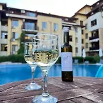 Garden Of Eden- М104 Reymar Apartment